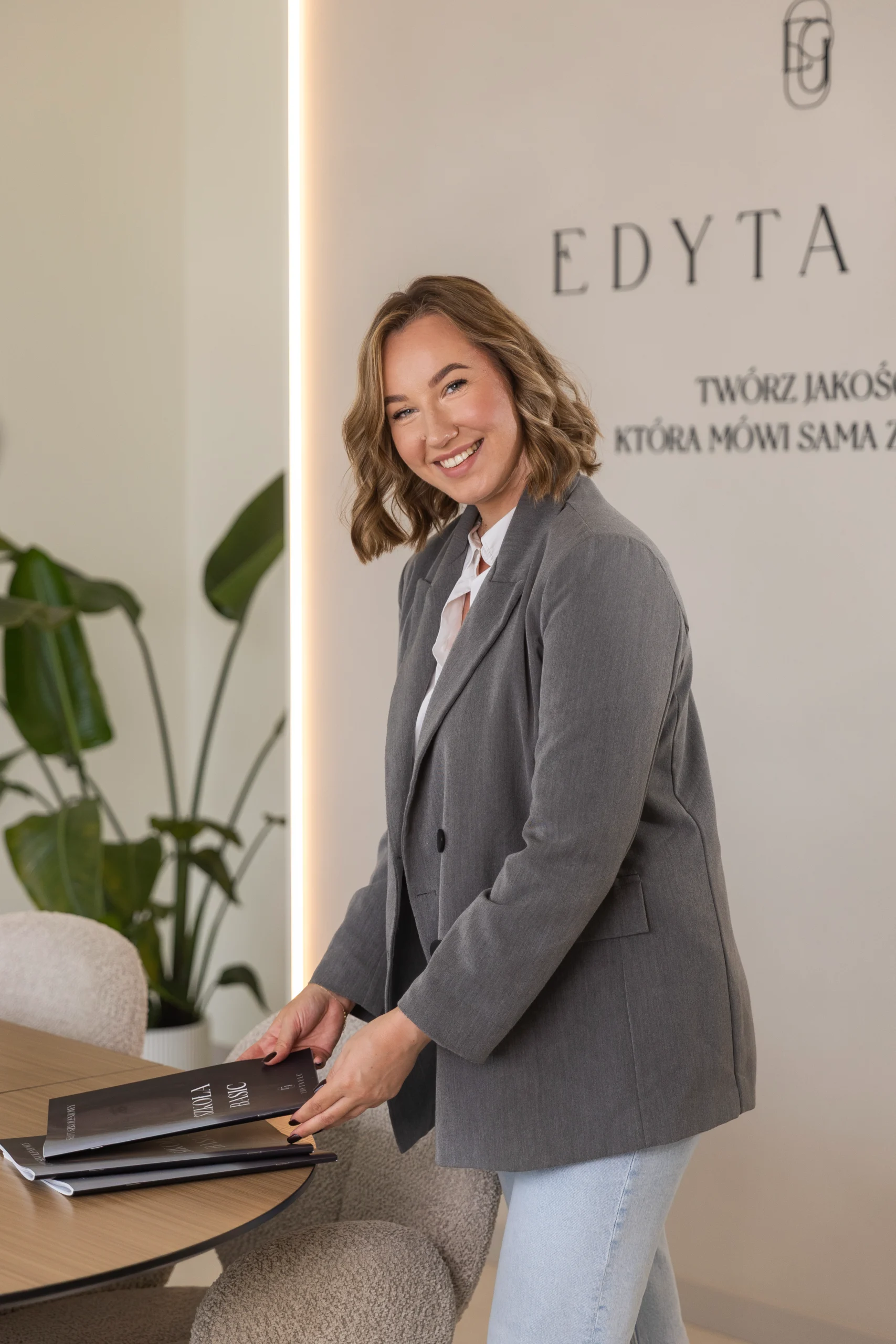Edyta-Ulc-Instruktor-Stylizacji-Paznokci-Radom, szkola paznokci, stylizacje paznokci,
